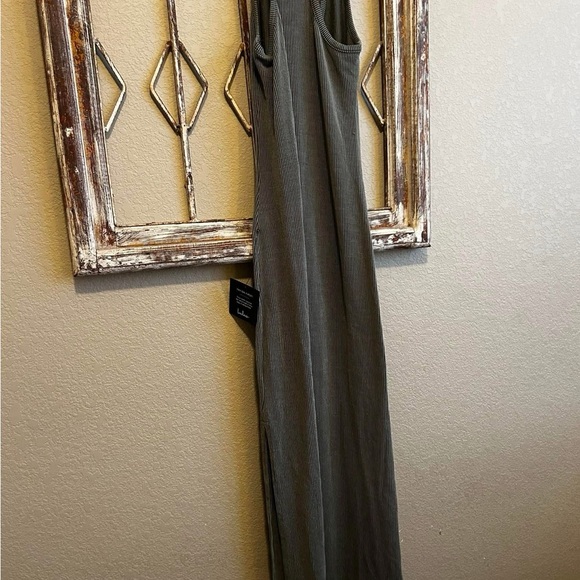 Lulu’s Ribbed Maxi Dress - Picture 3 of 4